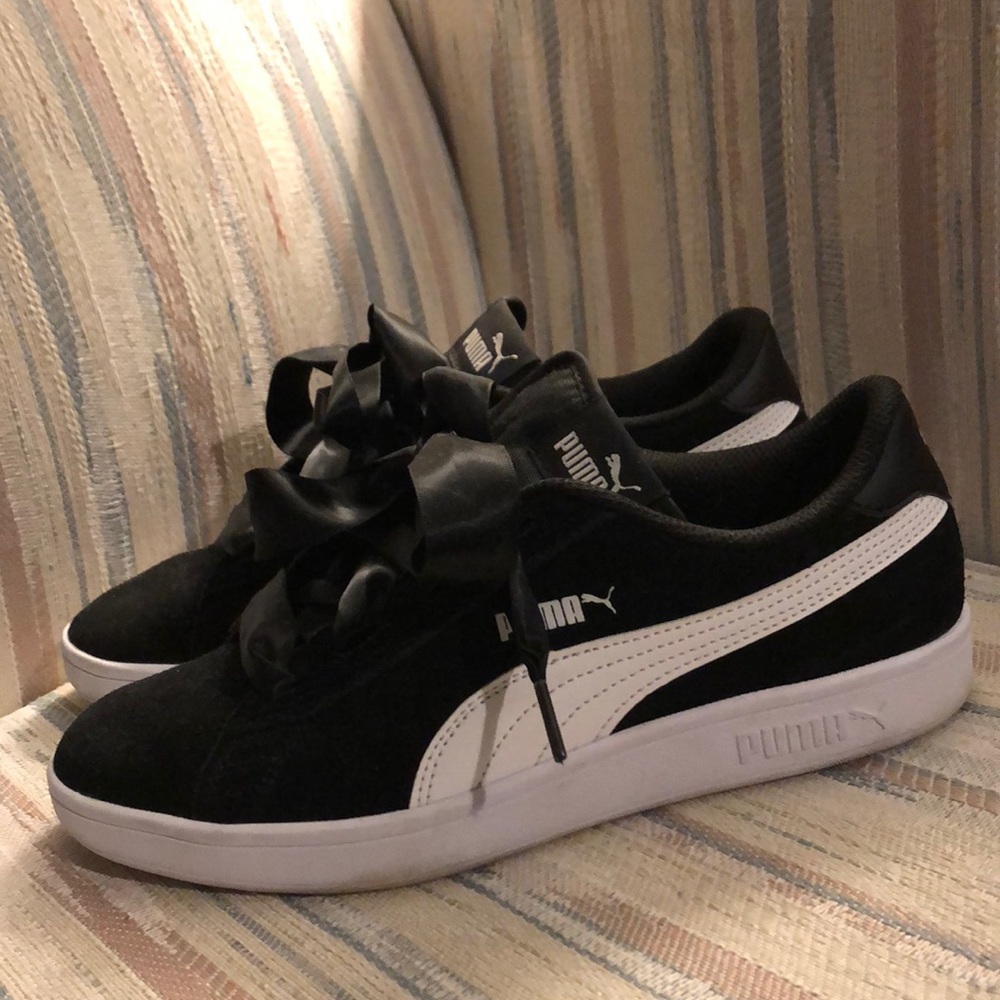 Black Puma sneakers with satin ribbon laces